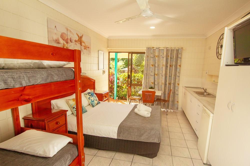 Tropical Palms Resort & 4Wd Hire Picnic Bay Exteriör bild