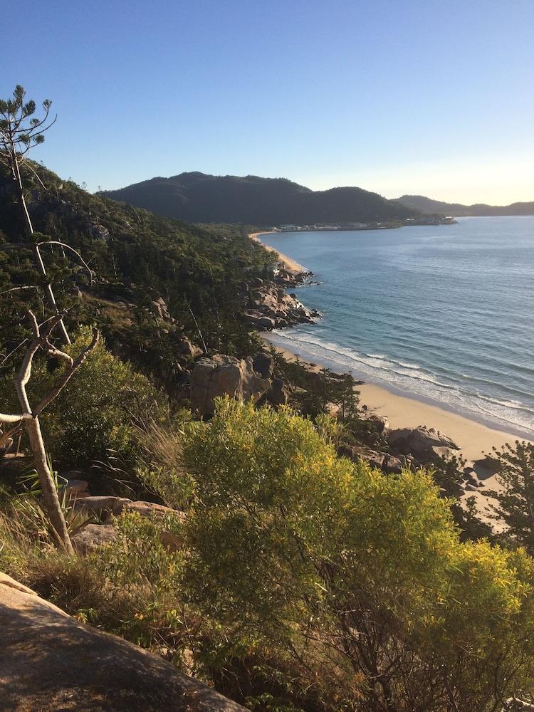 Tropical Palms Resort & 4Wd Hire Picnic Bay Exteriör bild