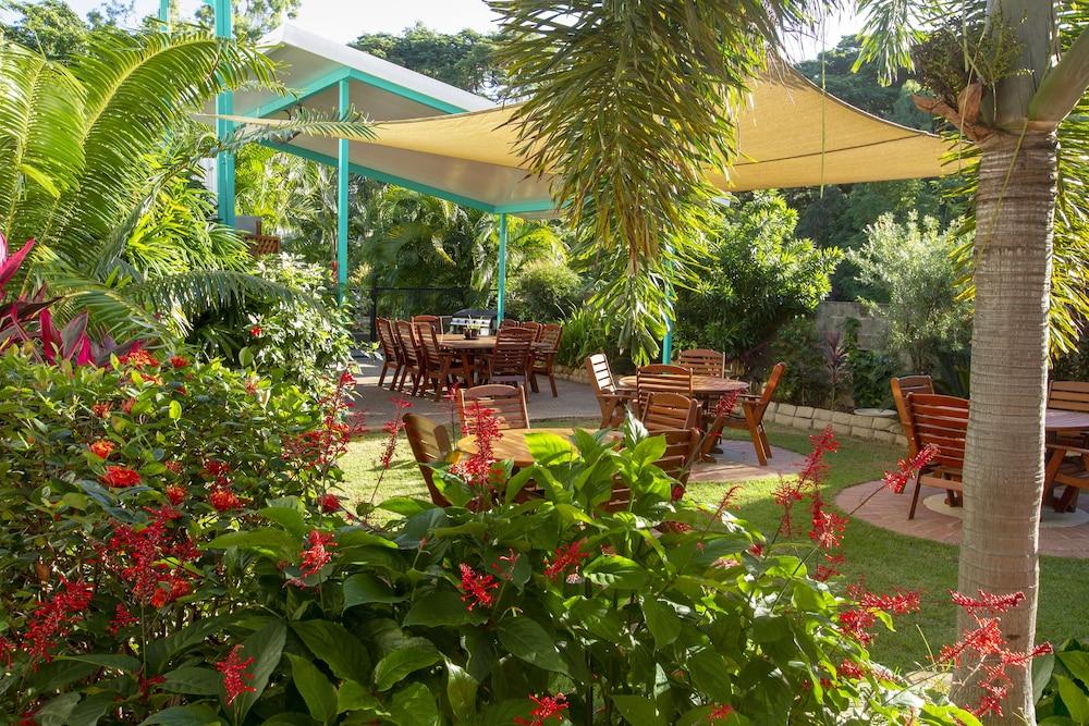 Tropical Palms Resort & 4Wd Hire Picnic Bay Exteriör bild