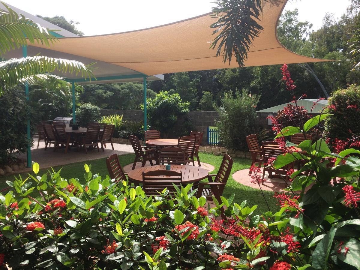 Tropical Palms Resort & 4Wd Hire Picnic Bay Exteriör bild