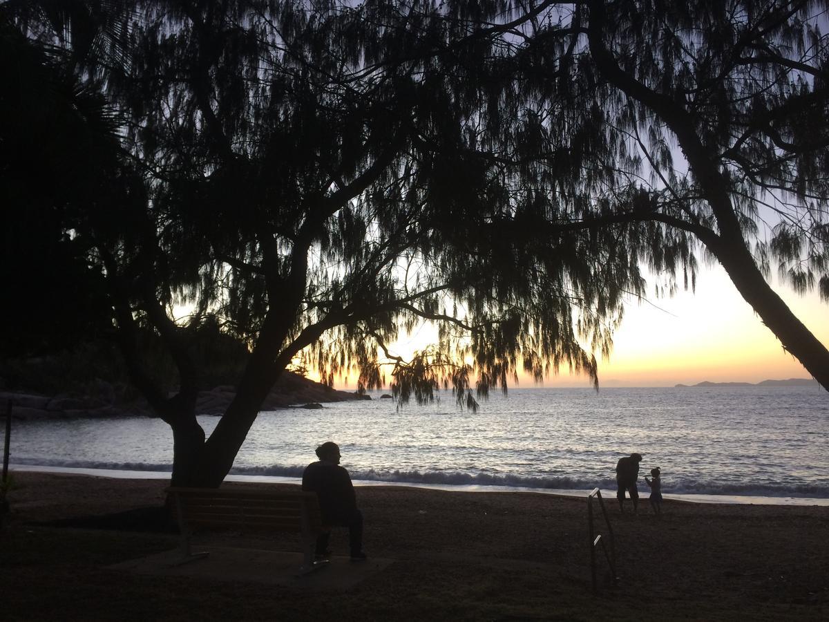 Tropical Palms Resort & 4Wd Hire Picnic Bay Exteriör bild