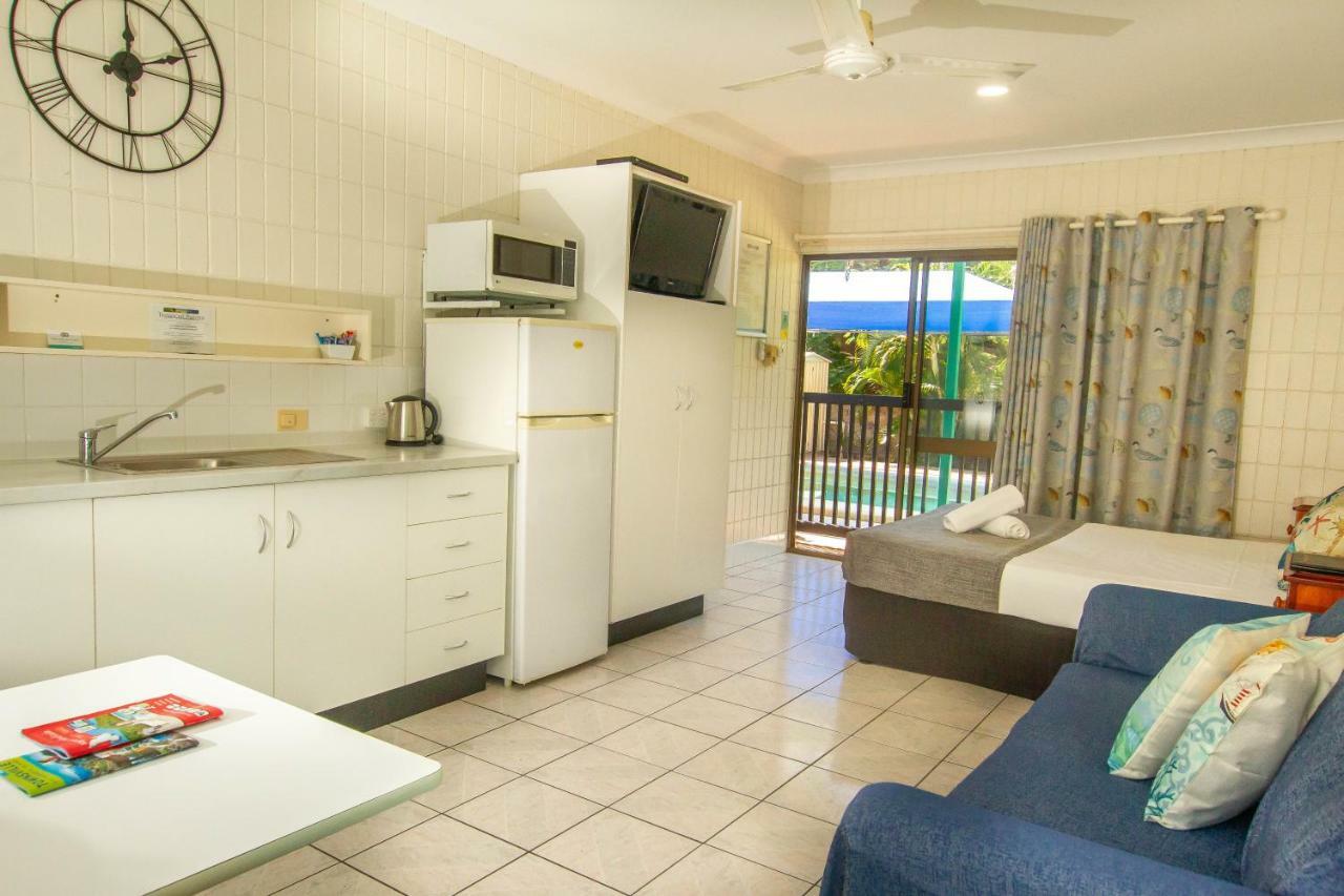 Tropical Palms Resort & 4Wd Hire Picnic Bay Exteriör bild