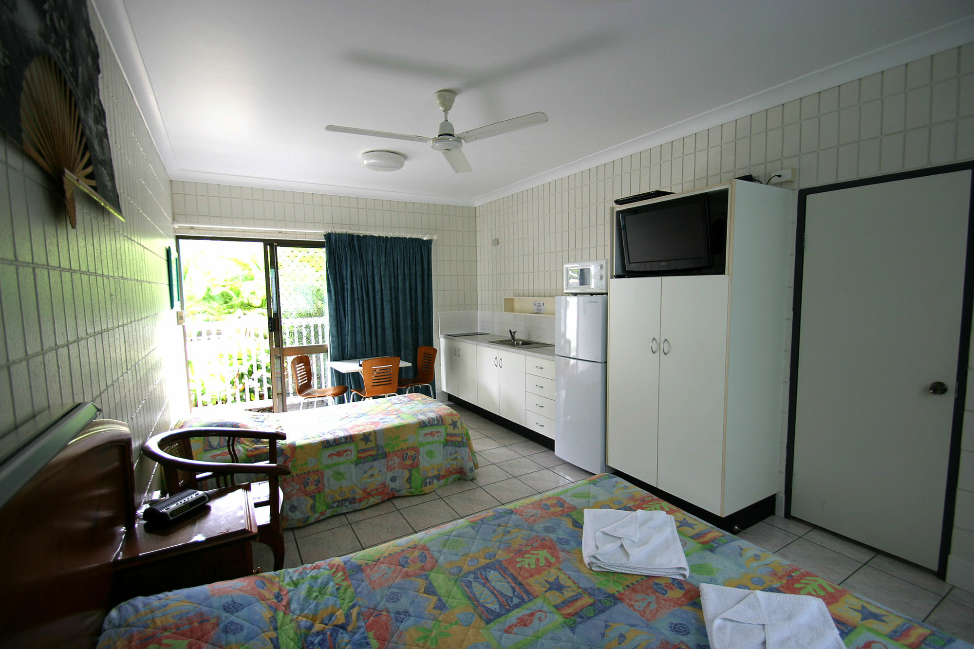 Tropical Palms Resort & 4Wd Hire Picnic Bay Exteriör bild